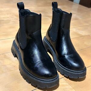 🖤Black Chelsea Boots.